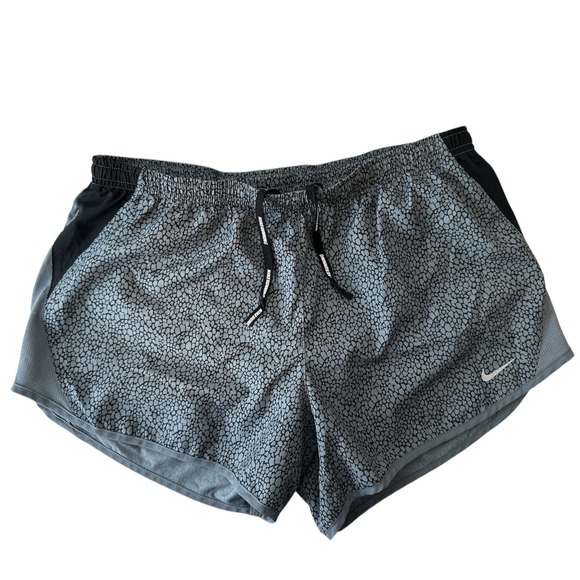 Nike Pants - Nike Dri-Fit  Shorts Women‎ Médium Running Gym Workout Athleisure Outdoor Yoga